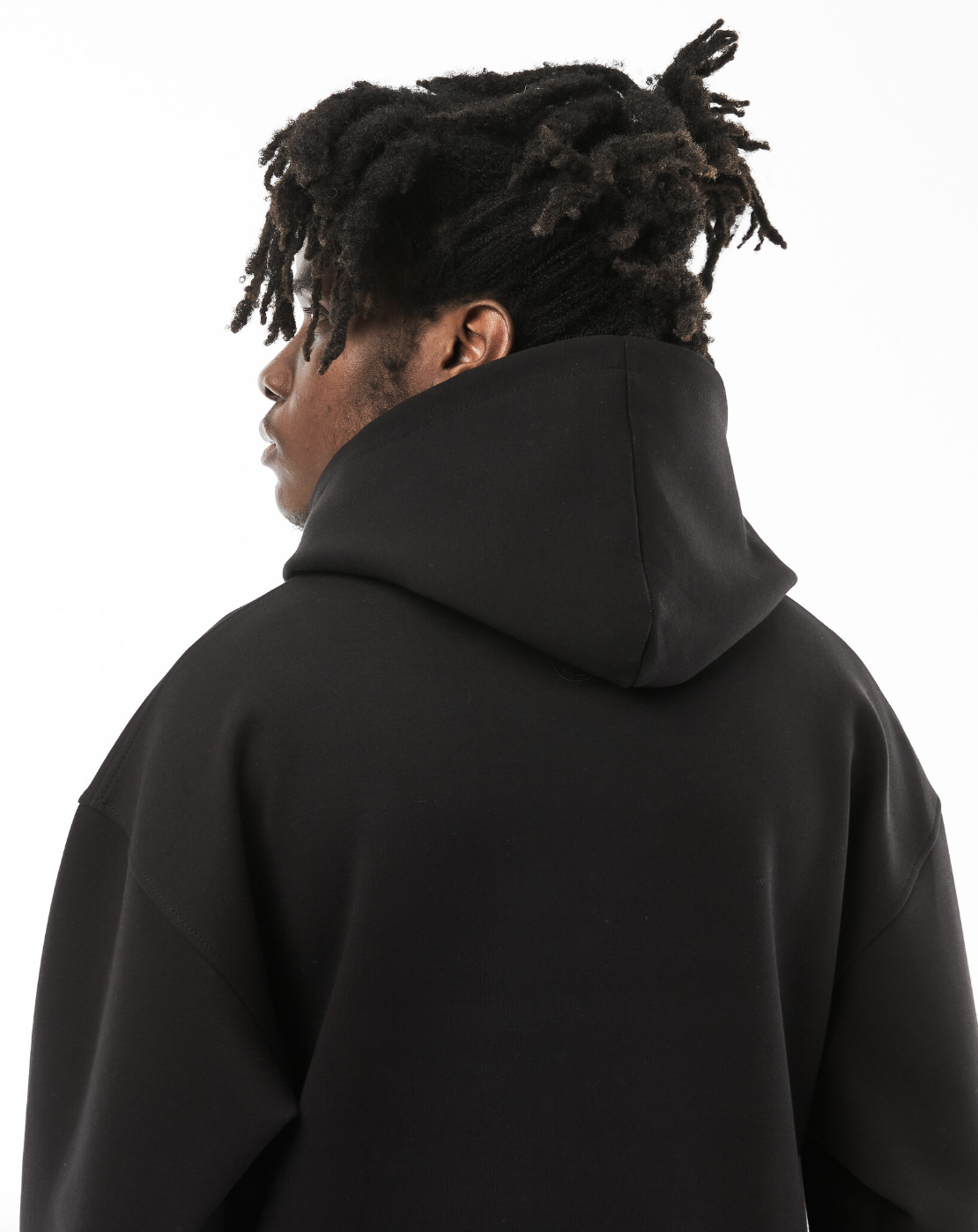 Черное худи с боковыми карманами