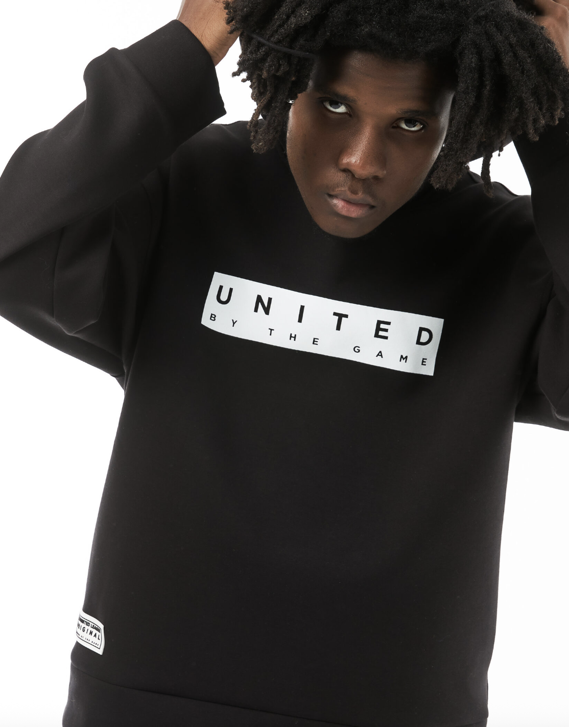 Черное худи с боковыми карманами