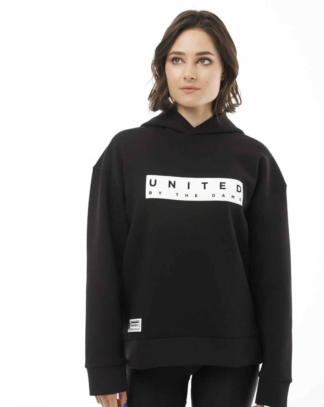 Черное худи с боковыми карманами