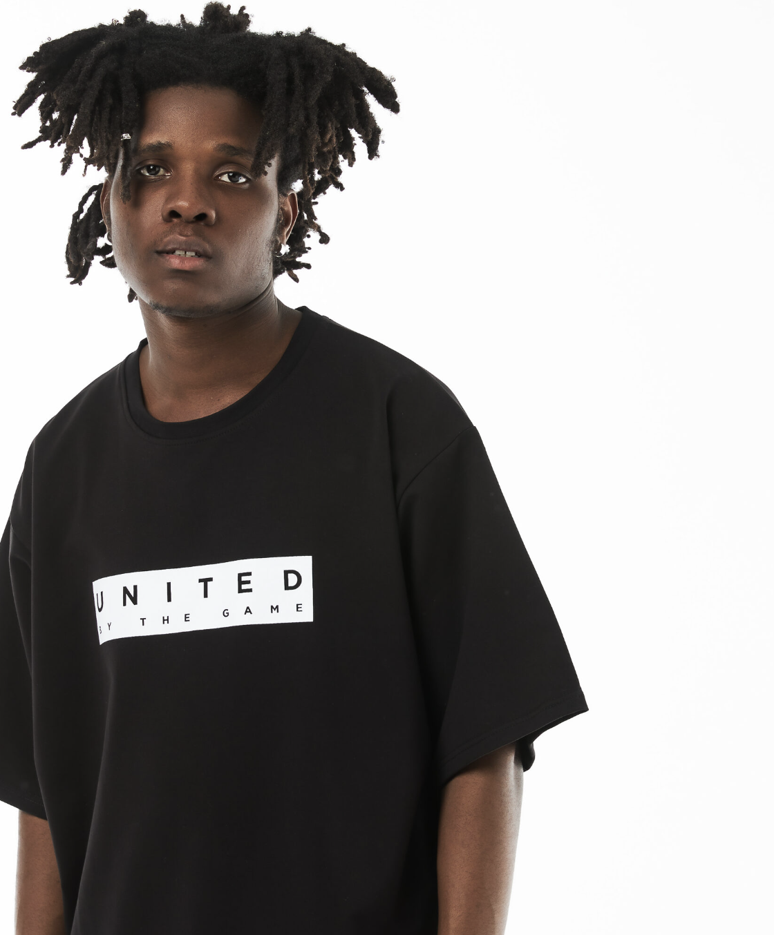 Футболка. Цвет:черный