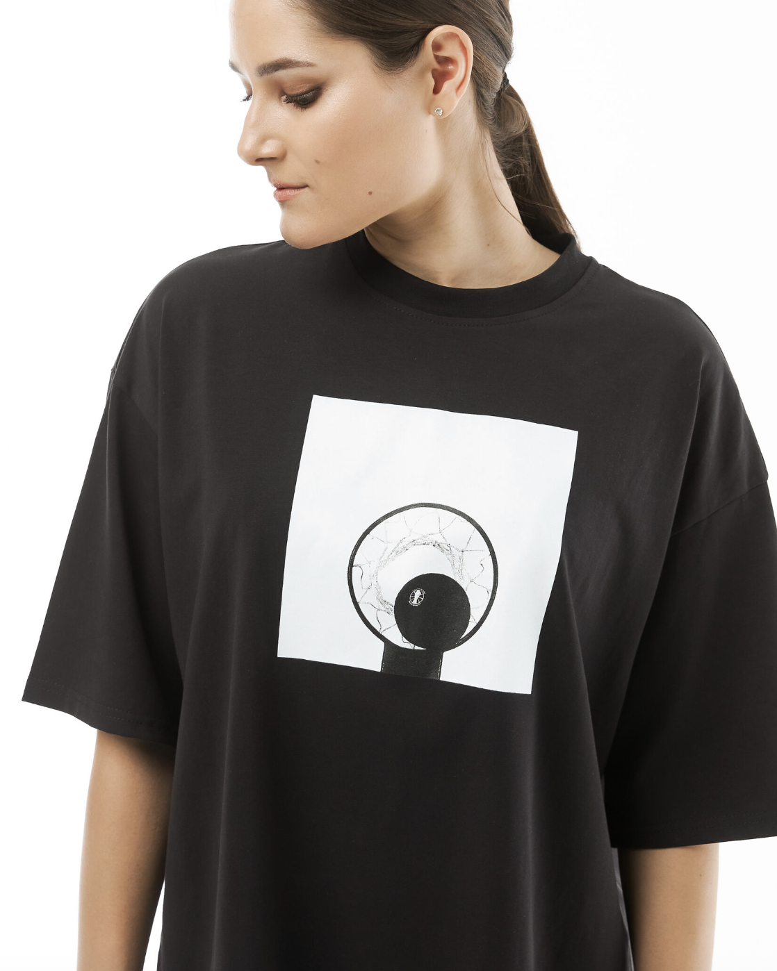 Черная футболка