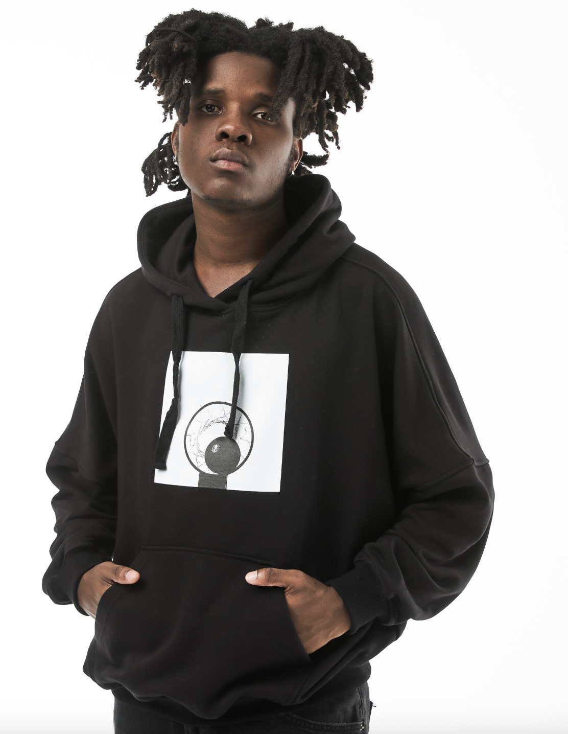 Черное худи с карманом кенгуру