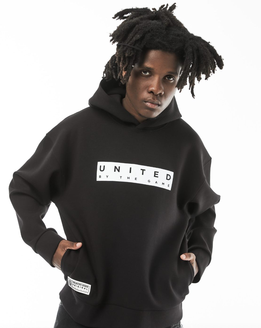 Черное худи с боковыми карманами