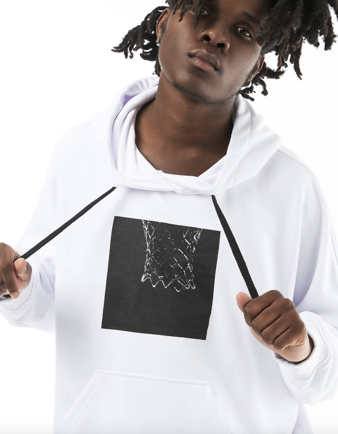 Белое худи с карманом кенгуру