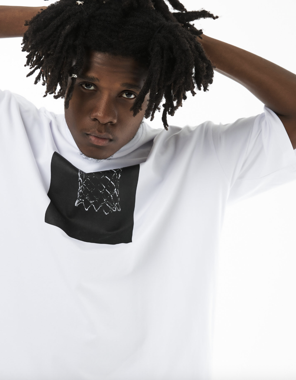 Белая футболка