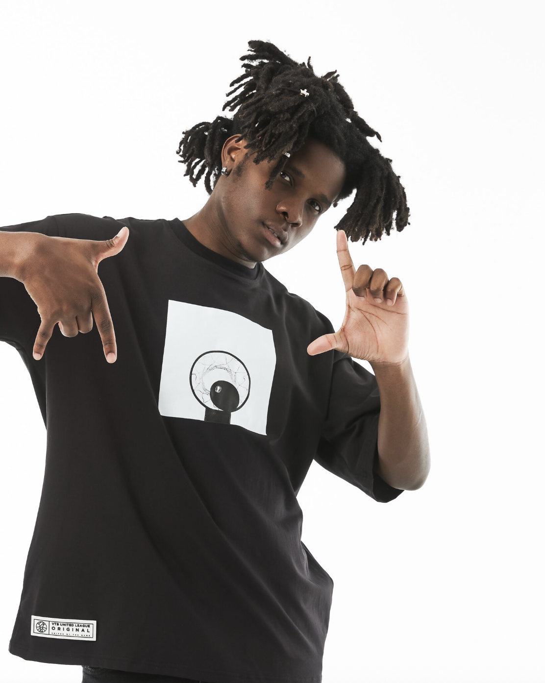 Черная футболка