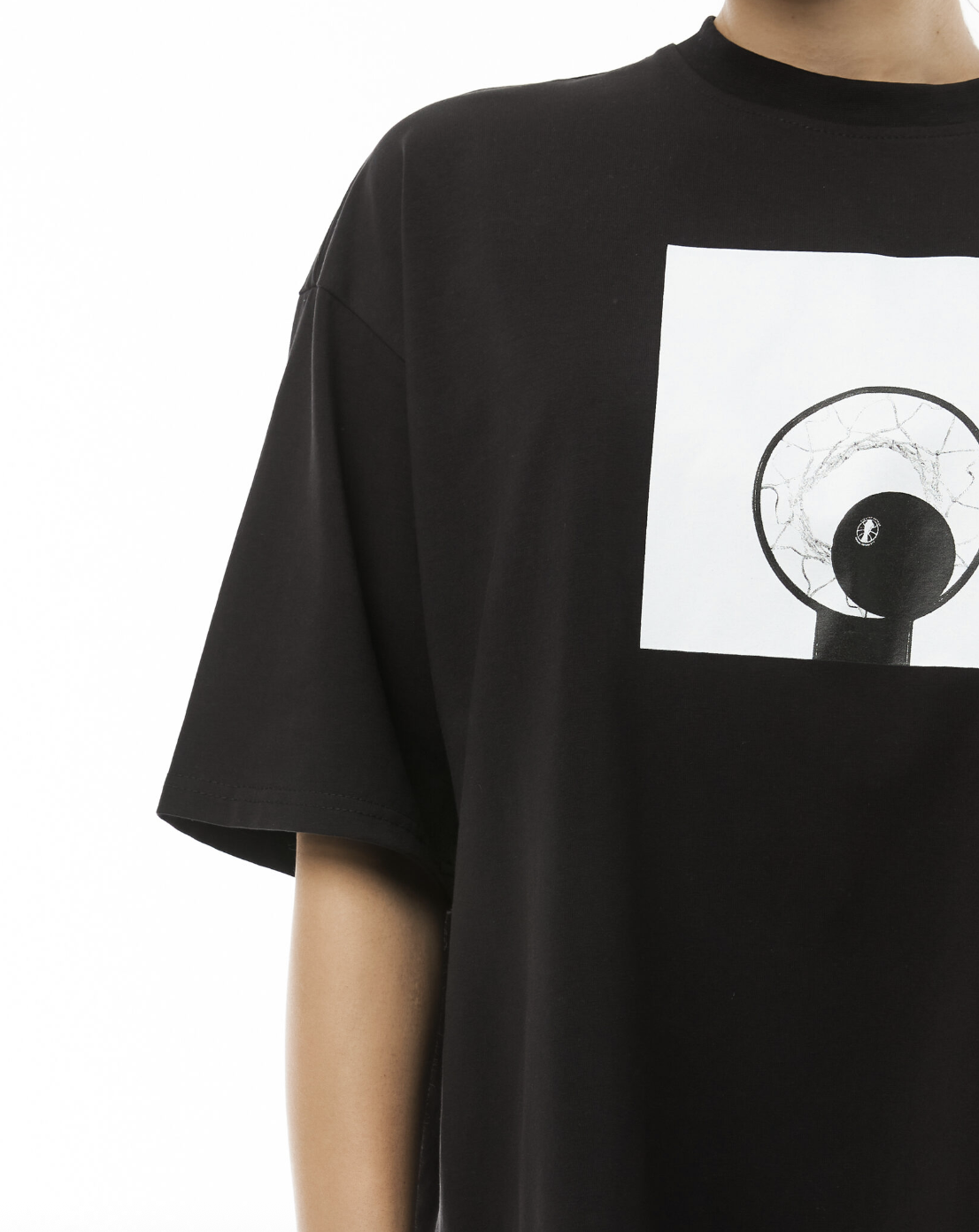 Черная футболка