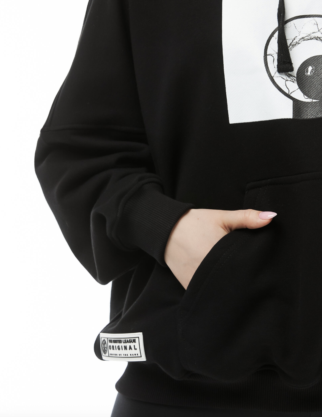 Черное худи с карманом кенгуру