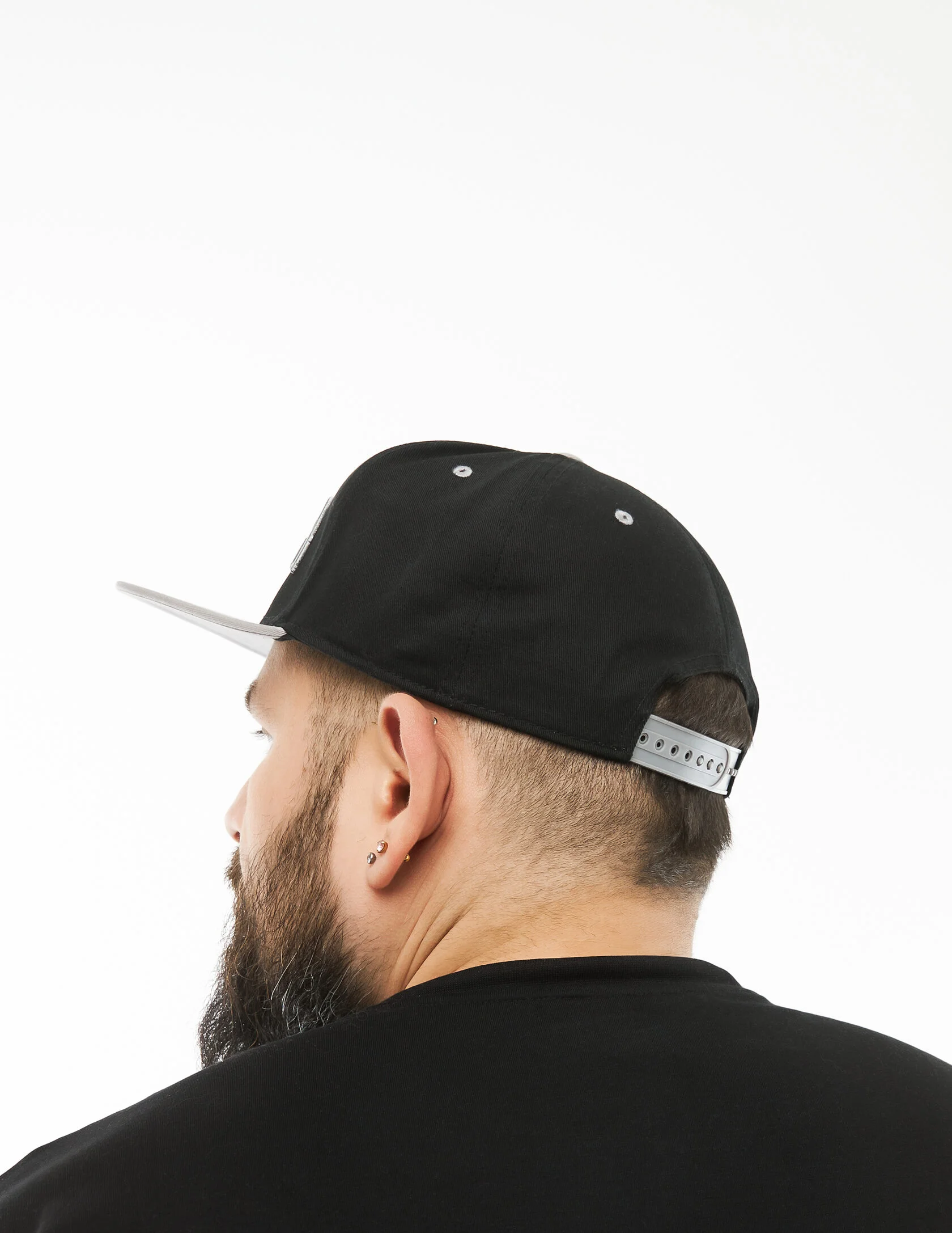 Снэпбэк черный