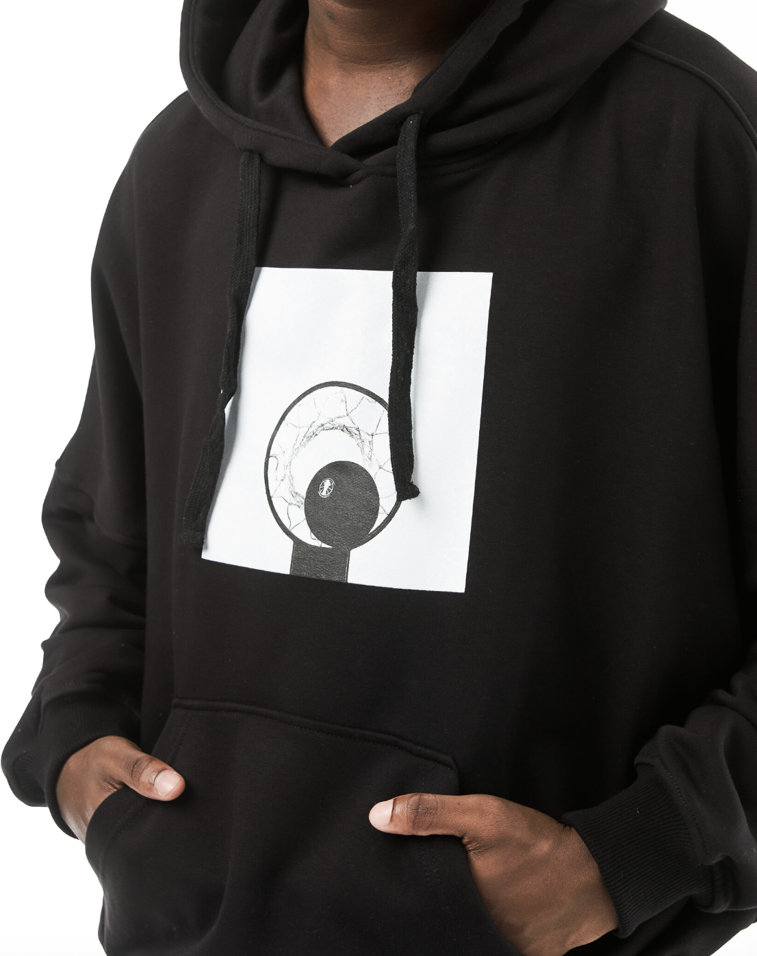 Черное худи с карманом кенгуру